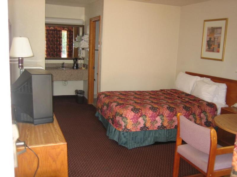 Days Inn By Wyndham Augusta Wheeler Road Exterior photo