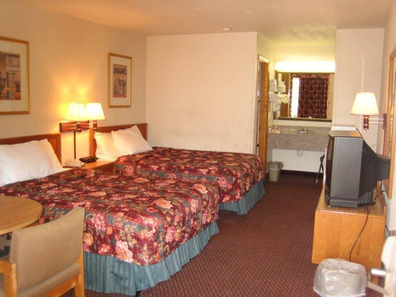 Days Inn By Wyndham Augusta Wheeler Road Exterior photo