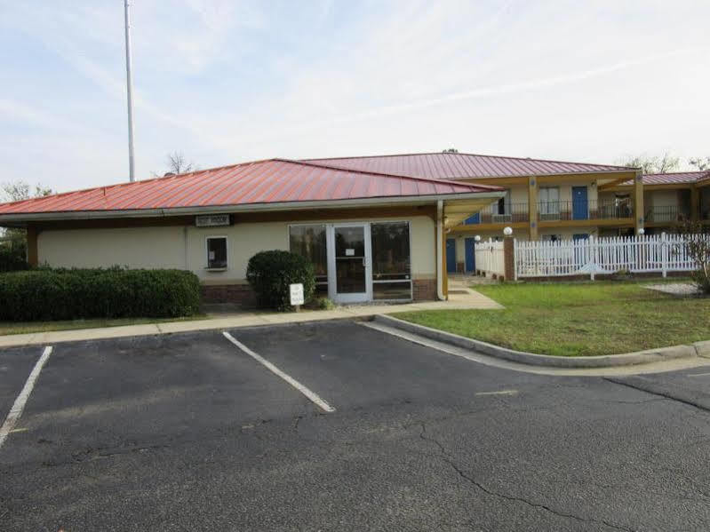 Days Inn By Wyndham Augusta Wheeler Road Exterior photo