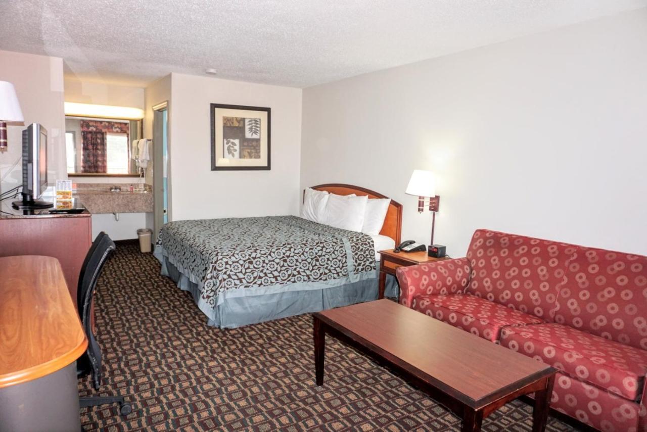 Days Inn By Wyndham Augusta Wheeler Road Exterior photo